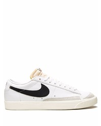 Baskets basses en cuir blanches et noires Nike