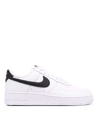 Baskets basses en cuir blanches et noires Nike