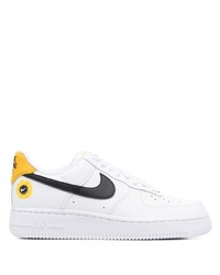 Baskets basses en cuir blanches et noires Nike