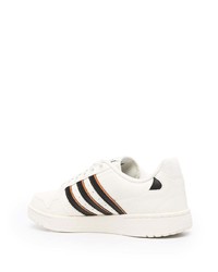 Baskets basses en cuir blanches et noires adidas