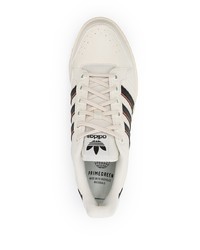 Baskets basses en cuir blanches et noires adidas