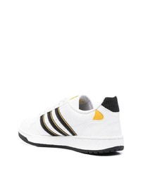 Baskets basses en cuir blanches et noires adidas