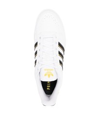 Baskets basses en cuir blanches et noires adidas