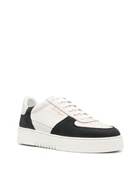 Baskets basses en cuir blanches et noires Axel Arigato