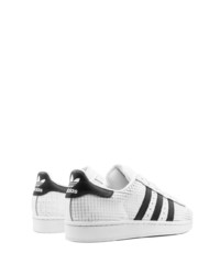 Baskets basses en cuir blanches et noires adidas