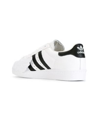 Baskets basses en cuir blanches et noires adidas