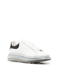 Baskets basses en cuir blanches et noires Alexander McQueen