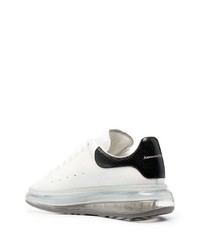 Baskets basses en cuir blanches et noires Alexander McQueen