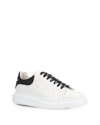 Baskets basses en cuir blanches et noires Alexander McQueen