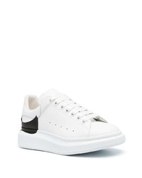 Baskets basses en cuir blanches et noires Alexander McQueen