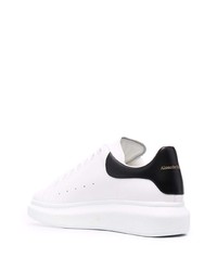 Baskets basses en cuir blanches et noires Alexander McQueen