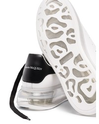 Baskets basses en cuir blanches et noires Alexander McQueen