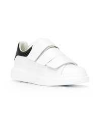 Baskets basses en cuir blanches et noires Alexander McQueen