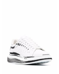 Baskets basses en cuir blanches et noires Alexander McQueen