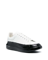 Baskets basses en cuir blanches et noires Alexander McQueen