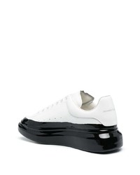 Baskets basses en cuir blanches et noires Alexander McQueen