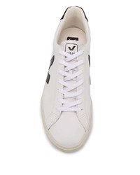 Baskets basses en cuir blanches et noires Veja