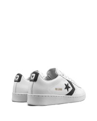 Baskets basses en cuir blanches et noires Converse