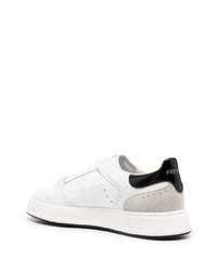 Baskets basses en cuir blanches et noires Premiata