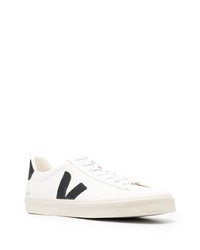 Baskets basses en cuir blanches et noires Veja