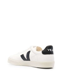 Baskets basses en cuir blanches et noires Veja