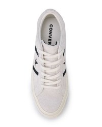 Baskets basses en cuir blanches et noires Converse