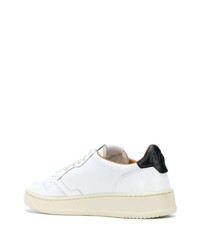 Baskets basses en cuir blanches et noires AUTRY