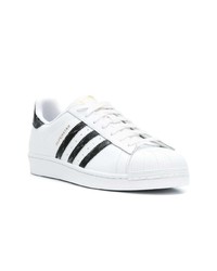 Baskets basses en cuir blanches et noires adidas