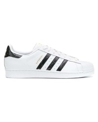 Baskets basses en cuir blanches et noires adidas