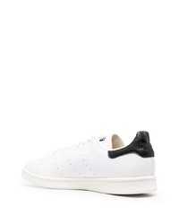 Baskets basses en cuir blanches et noires adidas