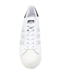 Baskets basses en cuir blanches et noires adidas