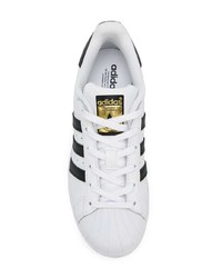 Baskets basses en cuir blanches et noires adidas