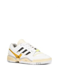 Baskets basses en cuir blanches et noires adidas