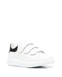 Baskets basses en cuir blanches et noires Alexander McQueen