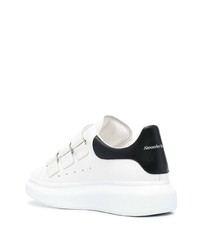 Baskets basses en cuir blanches et noires Alexander McQueen