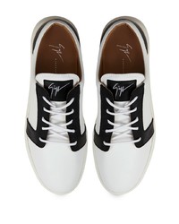 Baskets basses en cuir blanches et noires Giuseppe Zanotti