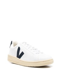 Baskets basses en cuir blanches et noires Veja