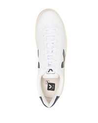 Baskets basses en cuir blanches et noires Veja