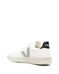 Baskets basses en cuir blanches et noires Veja