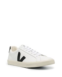 Baskets basses en cuir blanches et noires Veja