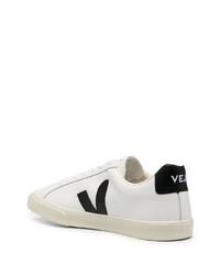 Baskets basses en cuir blanches et noires Veja