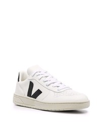 Baskets basses en cuir blanches et noires Veja