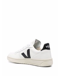 Baskets basses en cuir blanches et noires Veja