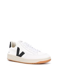 Baskets basses en cuir blanches et noires Veja