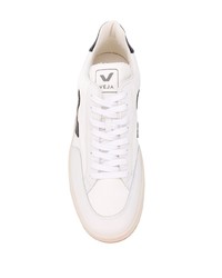 Baskets basses en cuir blanches et noires Veja