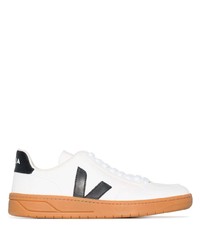 Baskets basses en cuir blanches et noires Veja