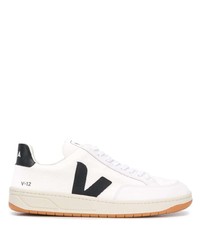 Baskets basses en cuir blanches et noires Veja