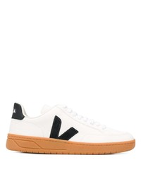 Baskets basses en cuir blanches et noires Veja