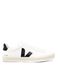 Baskets basses en cuir blanches et noires Veja