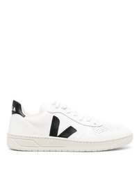 Baskets basses en cuir blanches et noires Veja